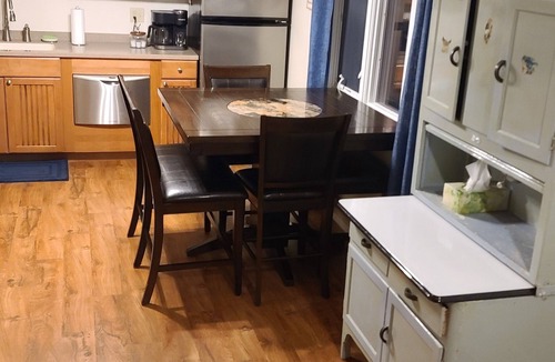 Campton House | Alpine Retreat 1000' from amenities