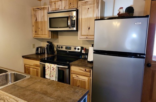 Mazama Apartment | Alpine Valley Loft-Perfect Little Getaway Close to the Ski trail!