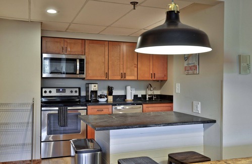 Killington Condo | Alpine Vista Condo | Killington 2BR/2BA | Sleeps 6 | Pool & Hot Tub | Free Shuttle to Slopes