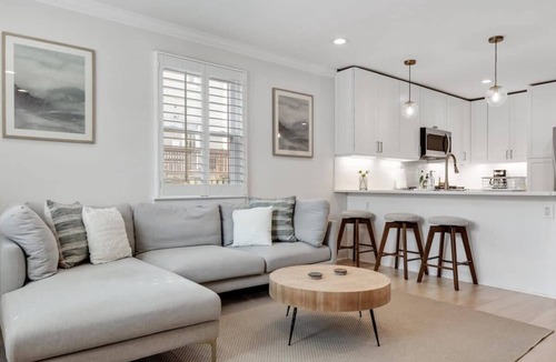 Southwest Quadrant House | ALX Home Away from Home
