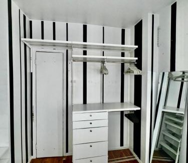 Hunters Point Apartment | Amazing Ground Floor 2 Bedrooms in NYC Subway crossing the street and one station to Manhattan
