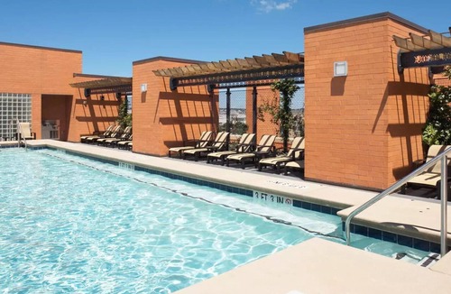 Mount Vernon Triangle Apartment | Amazing Mt Vernon Studio w/Pool, W/D & Gym, near Metro, by Blueground