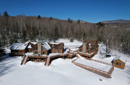 Londonderry House | Amazing Vermont Estate with 2 houses, 11 bedrooms, a pool, sauna, and gameroom!