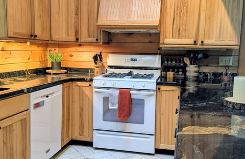 Slaty Fork Cabin | Amazing Views! 5-bedroom cabin only 5 miles from Snowshoe Village