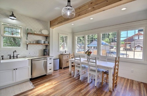 Roslyn House | An authentic downtown Roslyn home! Walk everywhere, pets welcome!