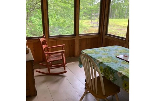 Waldoboro Cabin | An off-grid comfy cabin in a quiet corner of a midcoast organic farm