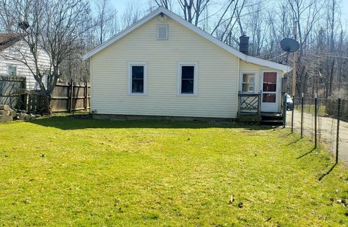 Lake Erie Beach Cottage | Angola Cottage with Private Beach Access!