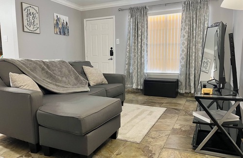 Greenway Plaza-Upper Kirby Apartment | Apartment in Upper Kirby Houston