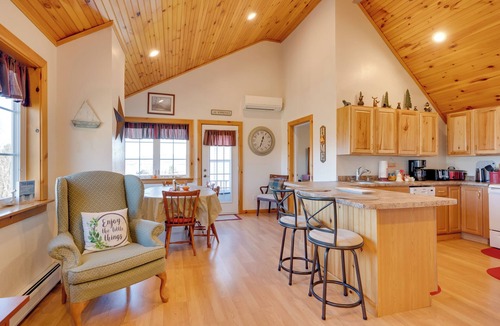 Beebe Plain Apartment | Apartment w/Balcony & Lake View in Newport!