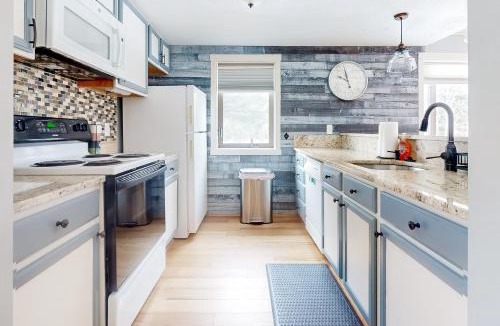 Brownsville Apartment | Ascutney Retreat