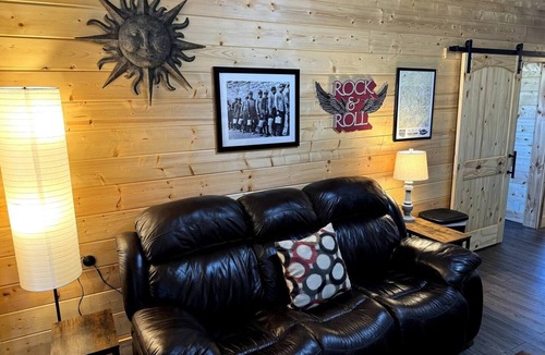 Bramwell Cabin | ATV TrailCamp: Larne's Lodge- Just seconds from the HMT Pocahontas Trailhead!