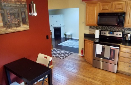 Rochester House | AUTUMN MAPLE HOUSE IN HENRIETTA, 3 BEDROOM, SPA SHOWER