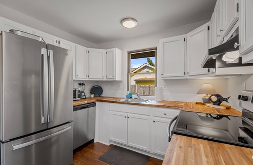 Issue House | Available Bike Weekend/1 m. to beach & town/golf cart community