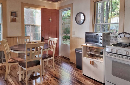 Hillsboro Cottage | Available summer & fall 2025