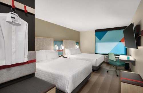 Revere Hotel | avid hotels - Boston Logan Airport - Revere by IHG