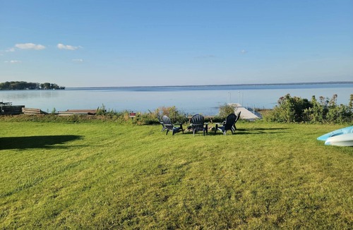 Bridgeport House | Awesome 3 Bdrm 2.5 bath Waterfront Oneida Lake House Vacation Rental Retreat