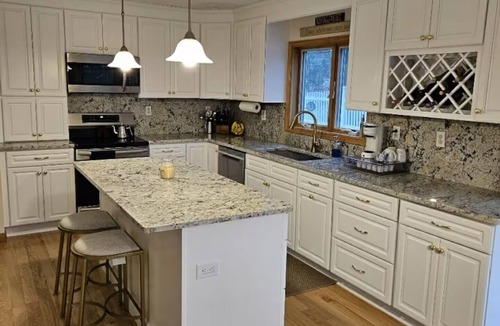 New Fairfield House | Awesome Lake Home with tons of fun!