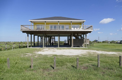 Port Bolivar House | Barney's Beach House - Ocean Front Fenced in yard for dogs