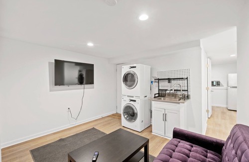 Park View Apartment | Basement Unit 1-bedroom with AC and WiFi in beautiful Washington