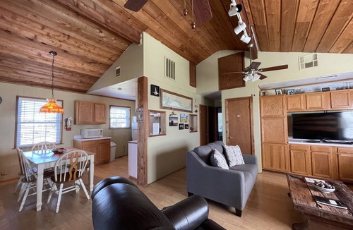 Cedar Lane House | Bay House- Excellent Fishing House With Large Lighted Pier At The Caney Creek "Y