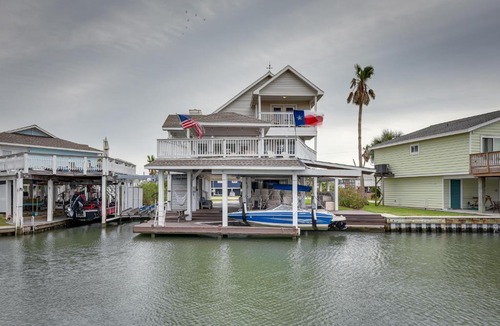 Jamaica Beach House | Bayfront Jamaica Beach House Canal Access and Decks