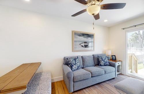 Little Salisbury House | Bayside Getaway on 87th