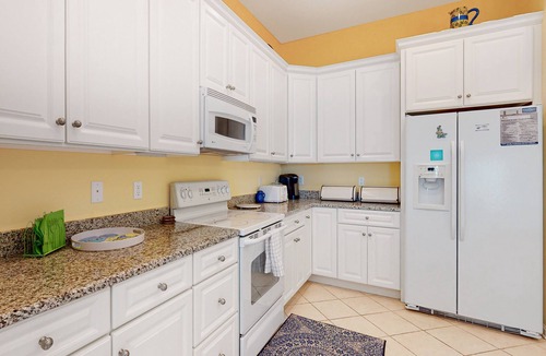 The Commons House | Bayside Resort house w/basketball court, fireplace, gym, and golf on-site