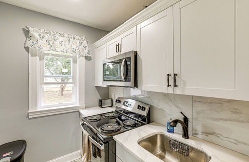 Manchester Apartment | BBQ Ready: Historic Apt 3 Mi to Dtwn Manchester
