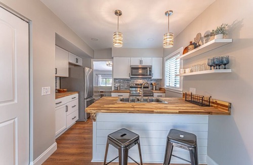 Sea Pines Villa | Beach Access | Racquet Club | Pet Friendly | Walk to Harbour Town | End-unit | Sea Pines