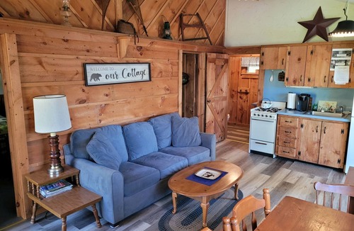 Franklin Cottage | Beach cottage on the water - private and pet friendly!
