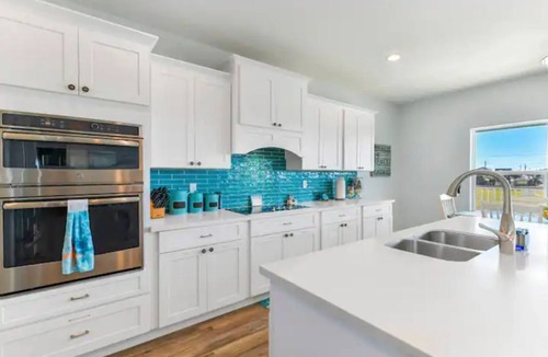 Indian Beach House | Beach Getaway. 2 King Beds. Walk to Beach. Fire Pit, BBQ Grill and Ping Pong