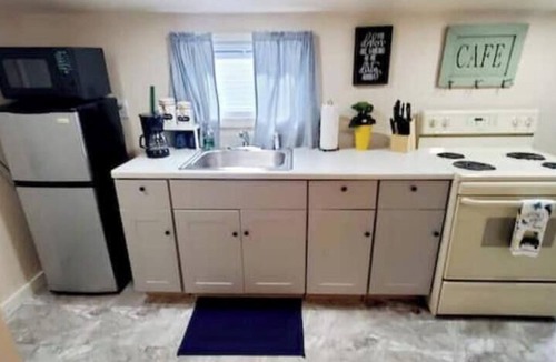 North Weymouth Cottage | Beach guest house, Free parking close to Boston