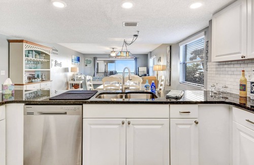Madeira Beach Condo | BEACH LOUNGES AND UMBRELLA SERVICE INCLUDED! VALUE 200 DOLLARS PER WEEK