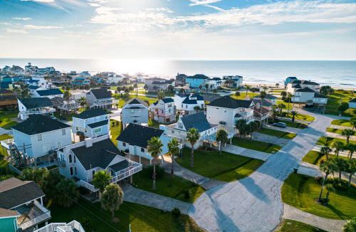 Pirates Beach House | Beach Mode ON!