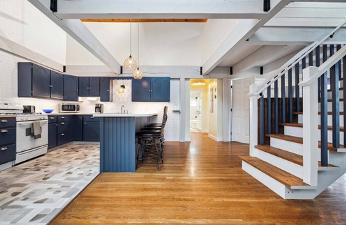 Newbury House | Beach Plum Cottage | Steps to Beach | Loft