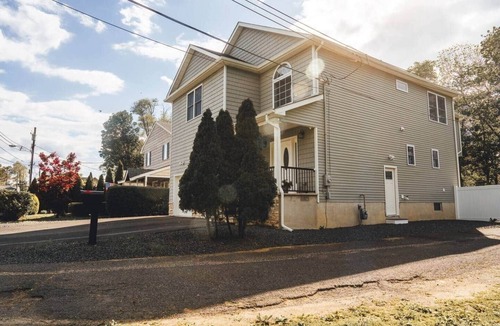 Long Branch House | Beach Retreat+11Br/4Bth+F1 VR sim, Up to 21 guests
