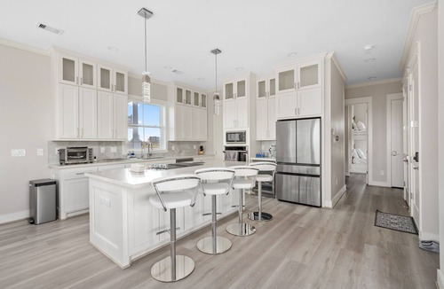 Galveston House | Beach view, central location, EV charger, 6 free parking, elevator