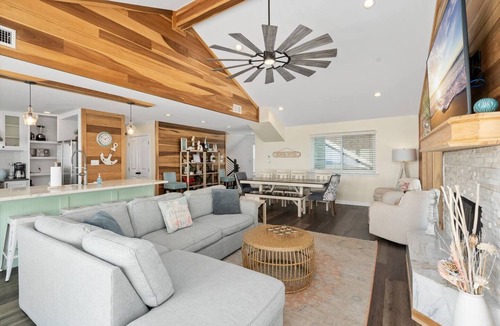 Pirates Beach House | *Beachfront Designer's Dream | Pirates Beach*