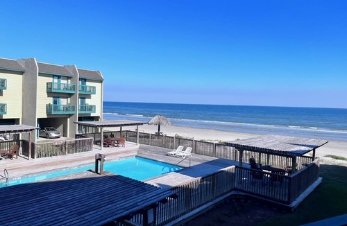 Freeport Condo | Beachfront One Bedroom Condo w/Pool; 2 Night or 7 Night Stay. Pet Friendly!