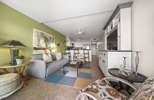 San Jacinto Condo | Beachfront w/Resort Pool