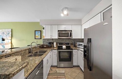San Jacinto Condo | Beachfront w/Resort Pool