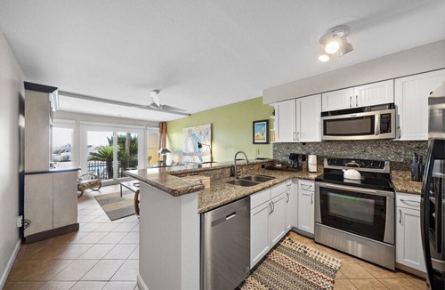 San Jacinto Condo | Beachfront w/Resort Pool