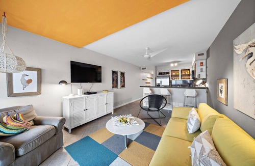 San Jacinto Condo | Beachfront w/Resort Pool