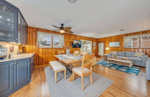Avalon House | Beachy Keen: Comfort, Charm, One Block to Beach