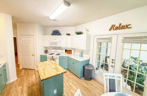 Gulfport Villa | Beachy Villa! Just Renovated/2 Min to Beach/Pools!