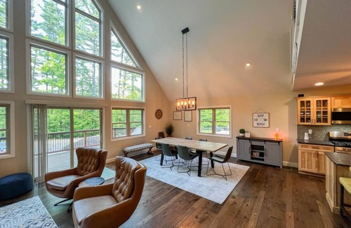 Intervale House | Bear Mountain House | Luxury, Hot Tub, Fireplace