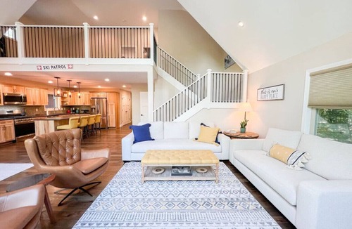 Intervale House | Bear Mountain House | Luxury, Hot Tub, Fireplace