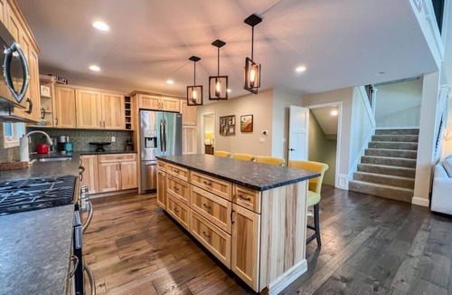 Intervale House | Bear Mountain House | Luxury, Hot Tub, Fireplace