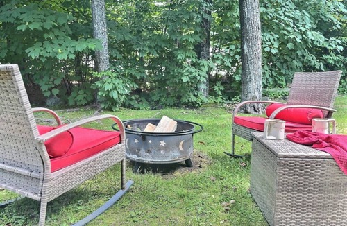 Killington Apartment | Bearmont- Pool, HotTub, FirePit, AC, Gym, Sauna