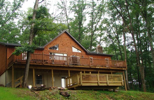 Shenandoah Cabin | Bears Den - A Taste of Heaven from a Bearly Rustic Point of View